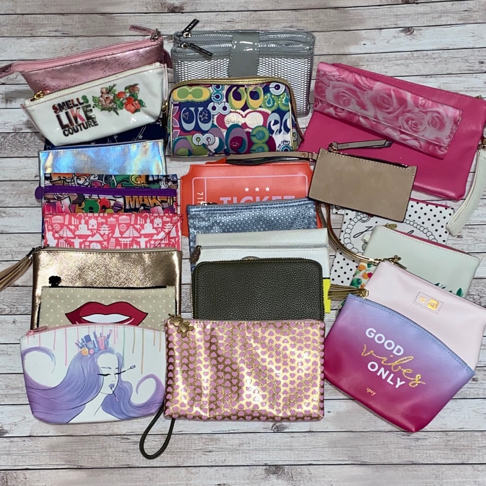 25 Assorted Cosmetic Bags Wristlets